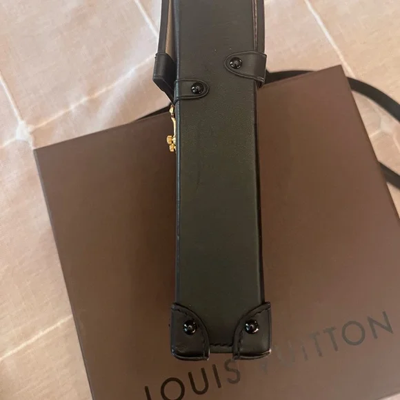 Authentic, like new Louis Vuitton LV Monogram Trunk Pochette Vertical - Picture 10 of 11